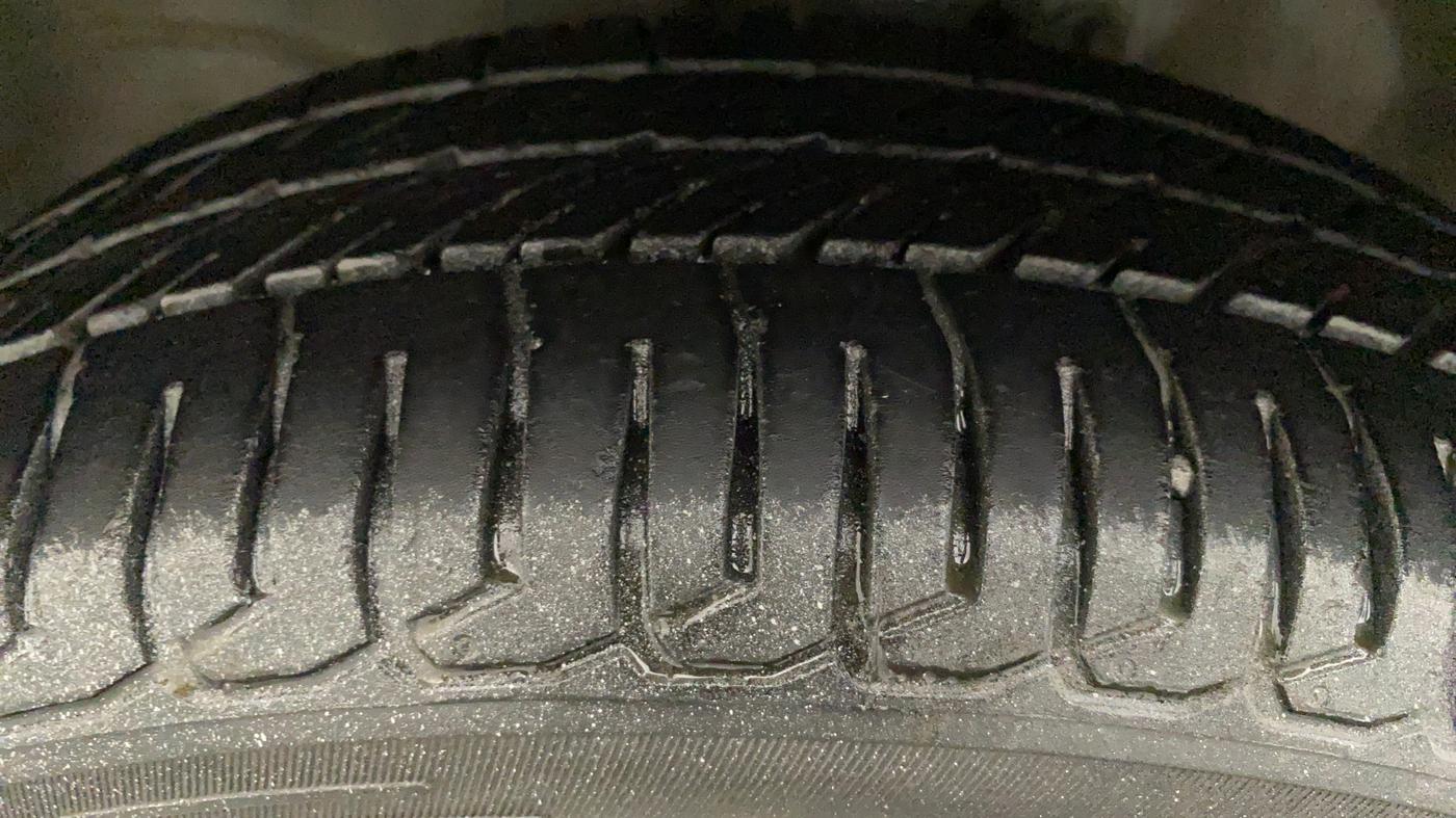 2013 Maruti Wagon R 1.0 VXI, Petrol, Manual, 39,270 km, Left Front Tyre Tread