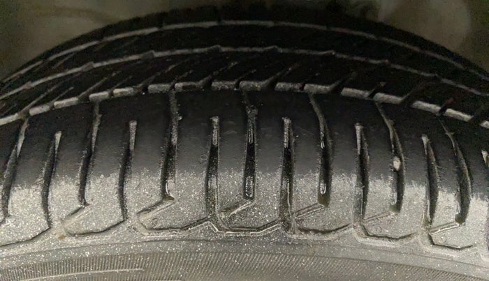 2013 Maruti Wagon R 1.0 VXI, Petrol, Manual, 39,270 km, Left Front Tyre Tread