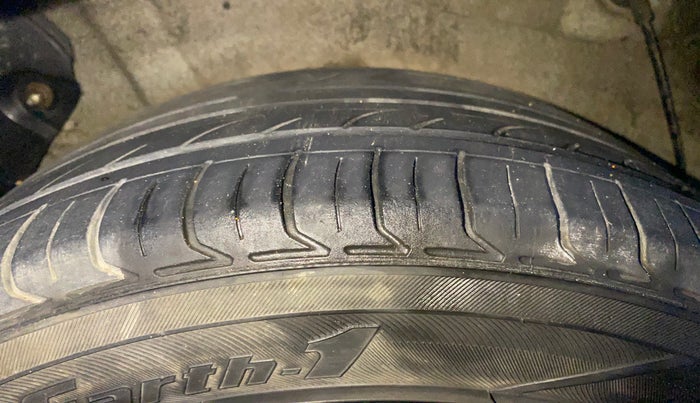 2015 Hyundai Verna FLUIDIC 4S 1.6 VTVT S(O), Petrol, Manual, 77,566 km, Right Rear Tyre Tread