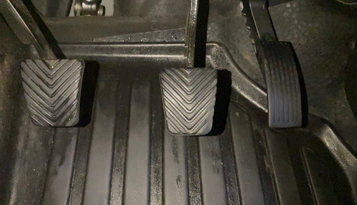 2015 Hyundai Verna FLUIDIC 4S 1.6 VTVT S(O), Petrol, Manual, 77,566 km, Pedals