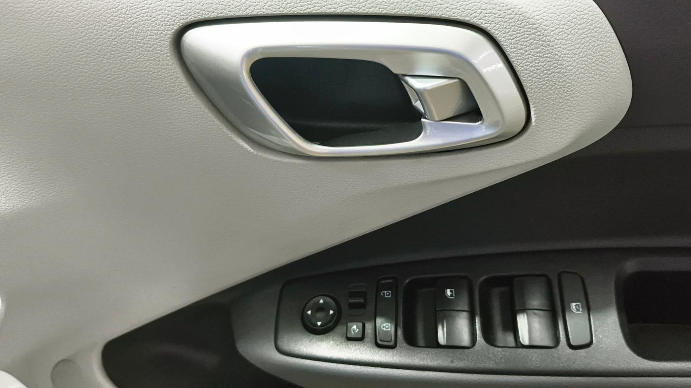 2025 Hyundai GRAND I10 NIOS SPORTZ AMT 1.2 KAPPA VTVT, Petrol, Automatic, 5,223 km, Driver Side Door Panels Control