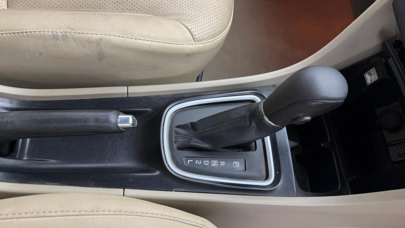 2015 Maruti Ciaz ZXI AT, Petrol, Automatic, 23,719 km, Gear Lever