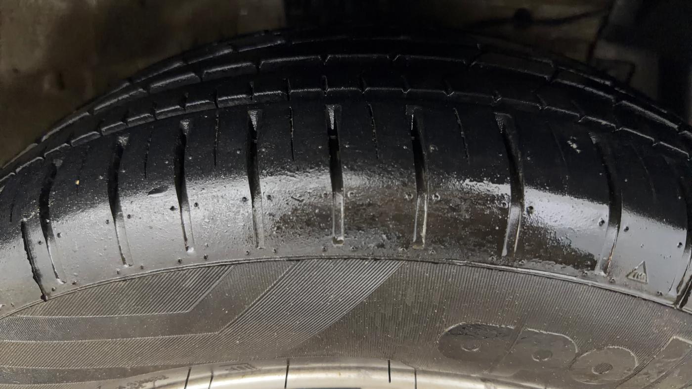 2015 Maruti Ciaz ZXI AT, Petrol, Automatic, 23,719 km, Right Front Tyre Tread