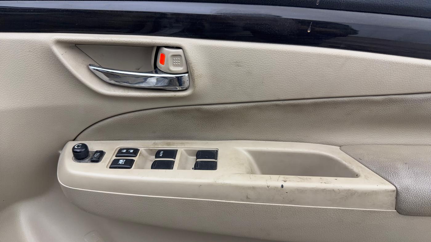 2015 Maruti Ciaz ZXI AT, Petrol, Automatic, 23,719 km, Driver Side Door Panels Control