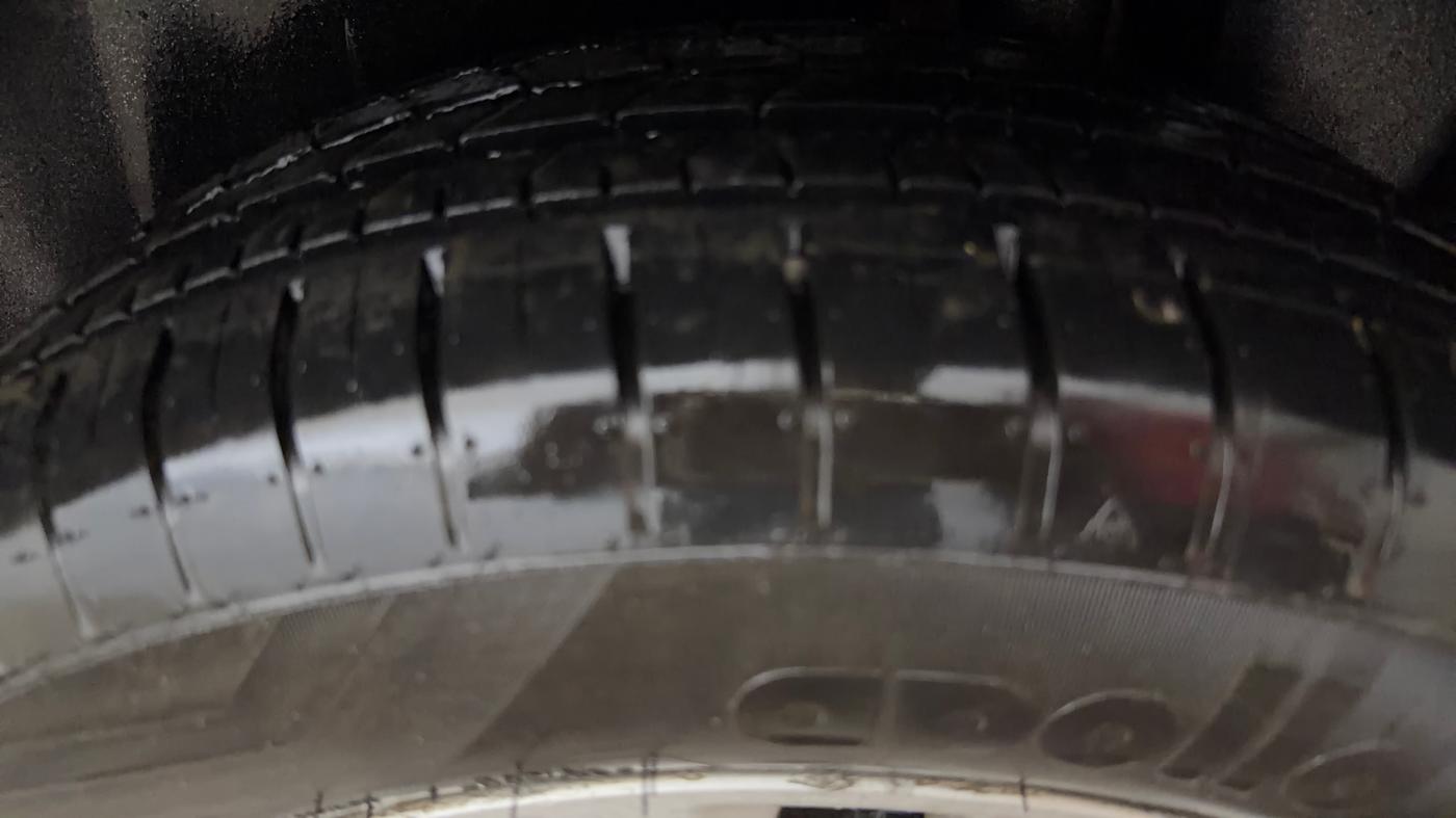 2015 Maruti Ciaz ZXI AT, Petrol, Automatic, 23,719 km, Left Rear Tyre Tread