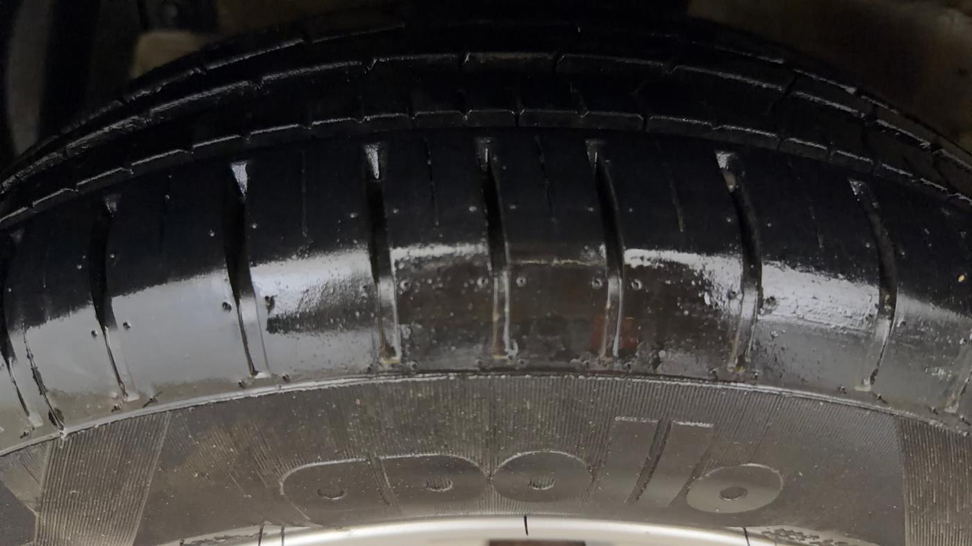 2015 Maruti Ciaz ZXI AT, Petrol, Automatic, 23,719 km, Left Front Tyre Tread