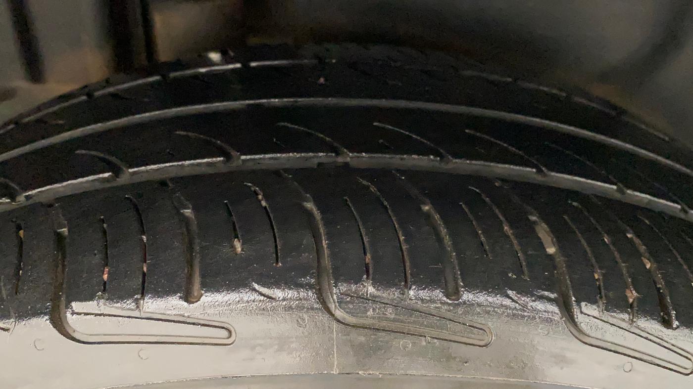 2012 Maruti Swift Dzire ZXI, Petrol, Manual, 96,796 km, Right Rear Tyre Tread