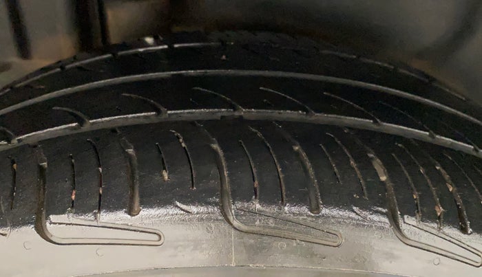 2012 Maruti Swift Dzire ZXI, Petrol, Manual, 96,796 km, Right Rear Tyre Tread