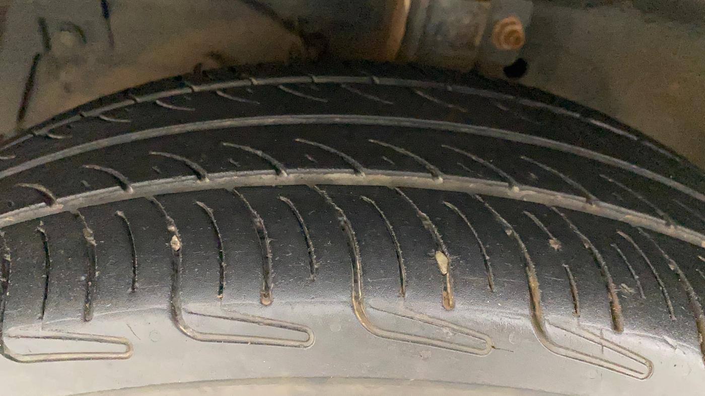 2012 Maruti Swift Dzire ZXI, Petrol, Manual, 96,796 km, Left Front Tyre Tread