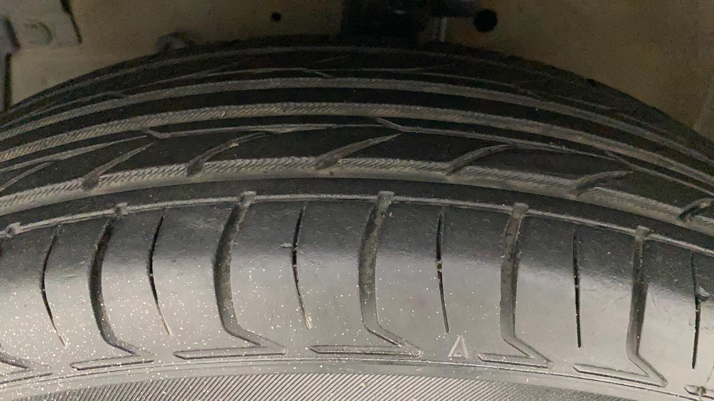 2012 Maruti Swift VXI, Petrol, Manual, 80,825 km, Left Front Tyre Tread