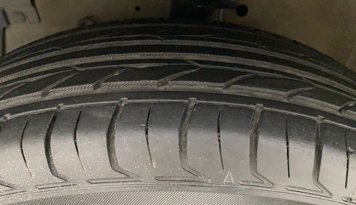 2012 Maruti Swift VXI, Petrol, Manual, 80,825 km, Left Front Tyre Tread