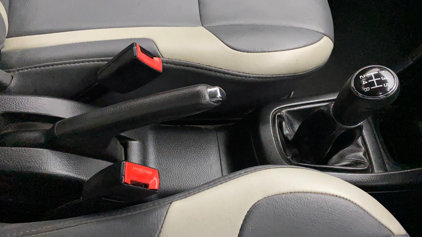 2012 Maruti Swift VXI, Petrol, Manual, 80,825 km, Gear Lever