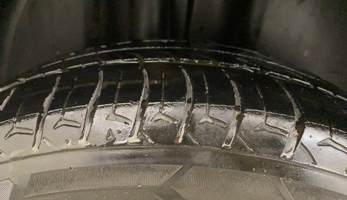 2017 Skoda Rapid AMBITION 1.6 MPI MT, Petrol, Manual, 1,19,944 km, Right Rear Tyre Tread