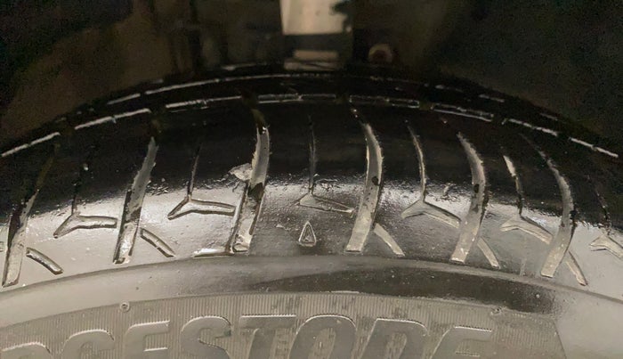 2017 Skoda Rapid AMBITION 1.6 MPI MT, Petrol, Manual, 1,19,944 km, Right Front Tyre Tread