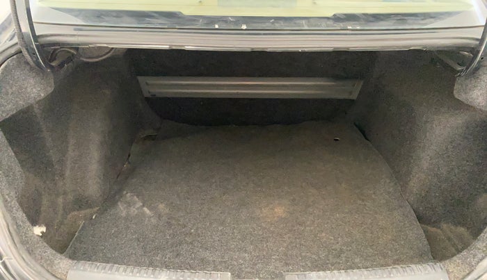 2017 Skoda Rapid AMBITION 1.6 MPI MT, Petrol, Manual, 1,19,944 km, Boot Inside