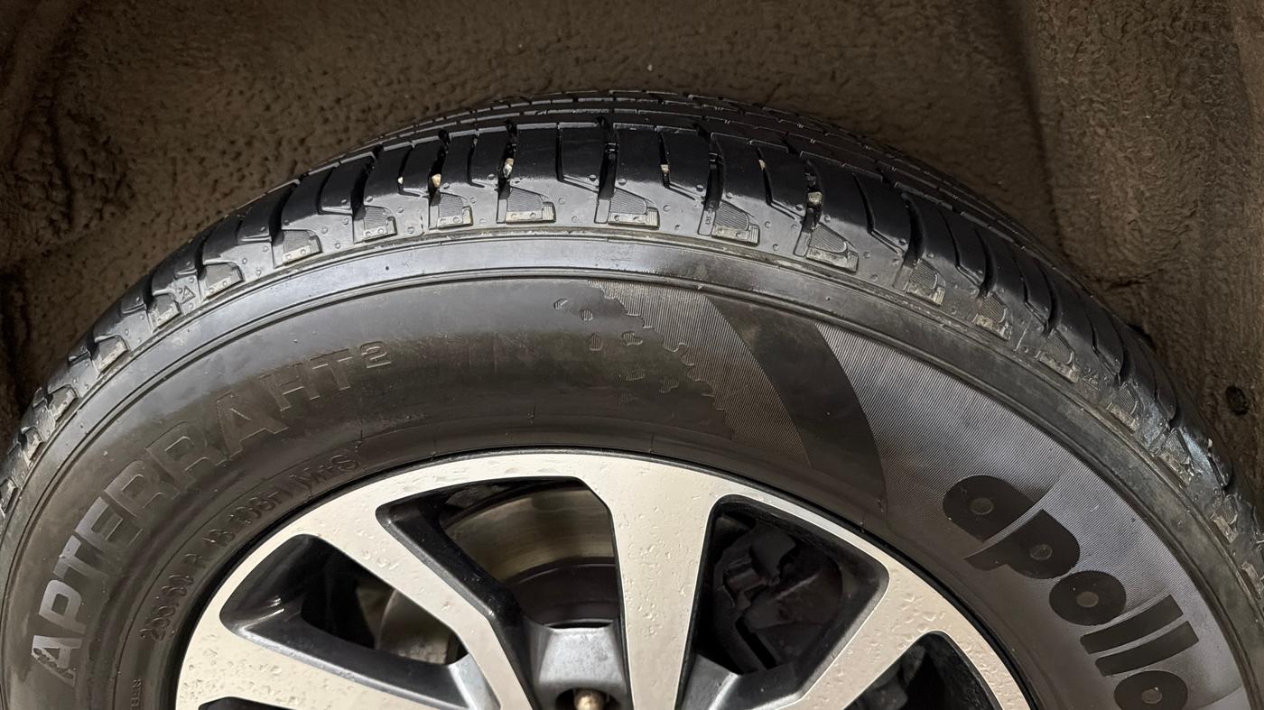2024 Mahindra SCORPIO-N Z8 L PETROL AT 7 STR, Petrol, Automatic, 32,320 km, Left Rear Tyre Tread