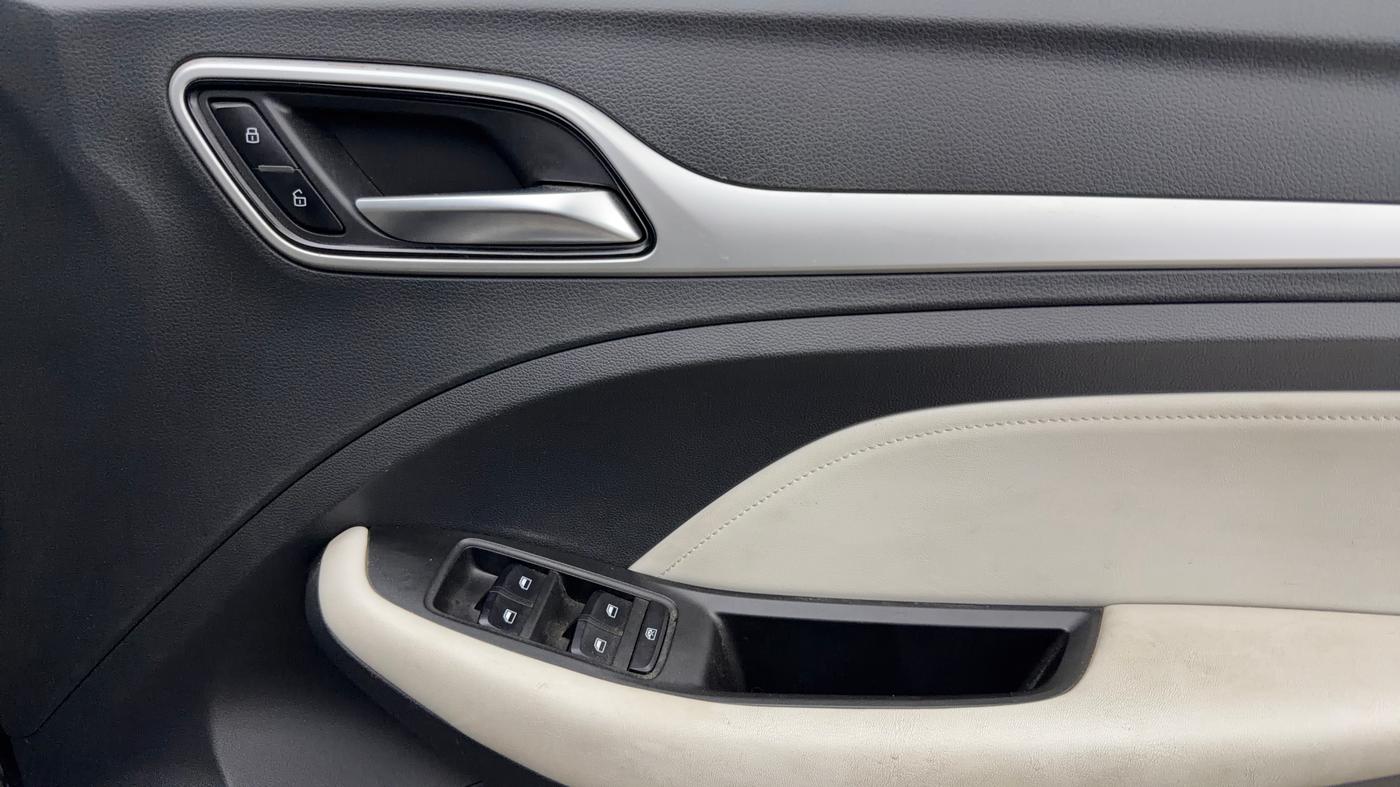 2023 MG ASTOR SHARP 1.5 CVT, Petrol, Automatic, 36,381 km, Driver Side Door Panels Control