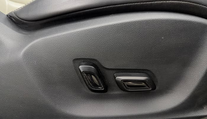 2023 MG ASTOR SHARP 1.5 CVT, Petrol, Automatic, 36,381 km, Driver Side Adjustment Panel