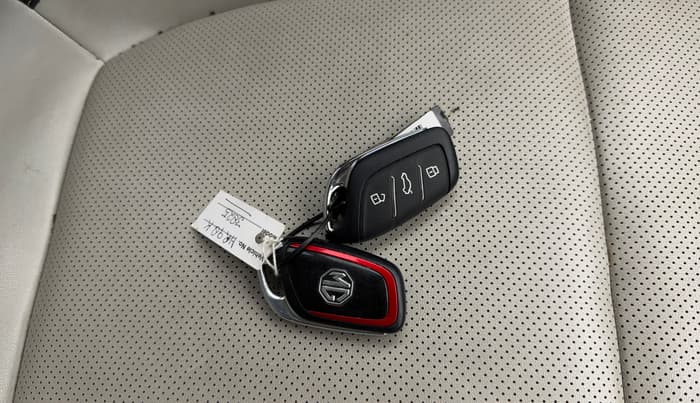 2023 MG ASTOR SHARP 1.5 CVT, Petrol, Automatic, 36,381 km, Key Close Up