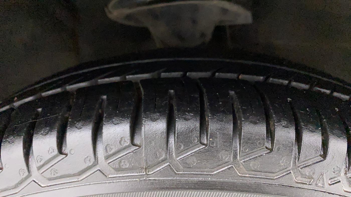2012 Hyundai i10 ERA 1.1, Petrol, Manual, 60,771 km, Right Front Tyre Tread
