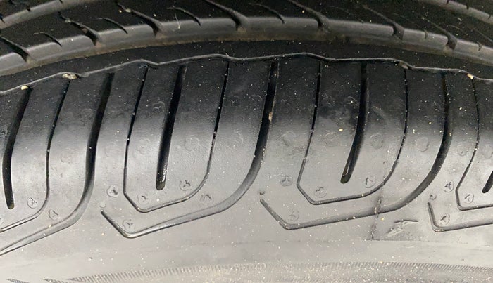 2012 Volkswagen Polo COMFORTLINE 1.2L PETROL, Petrol, Manual, 31,125 km, Right Rear Tyre Tread