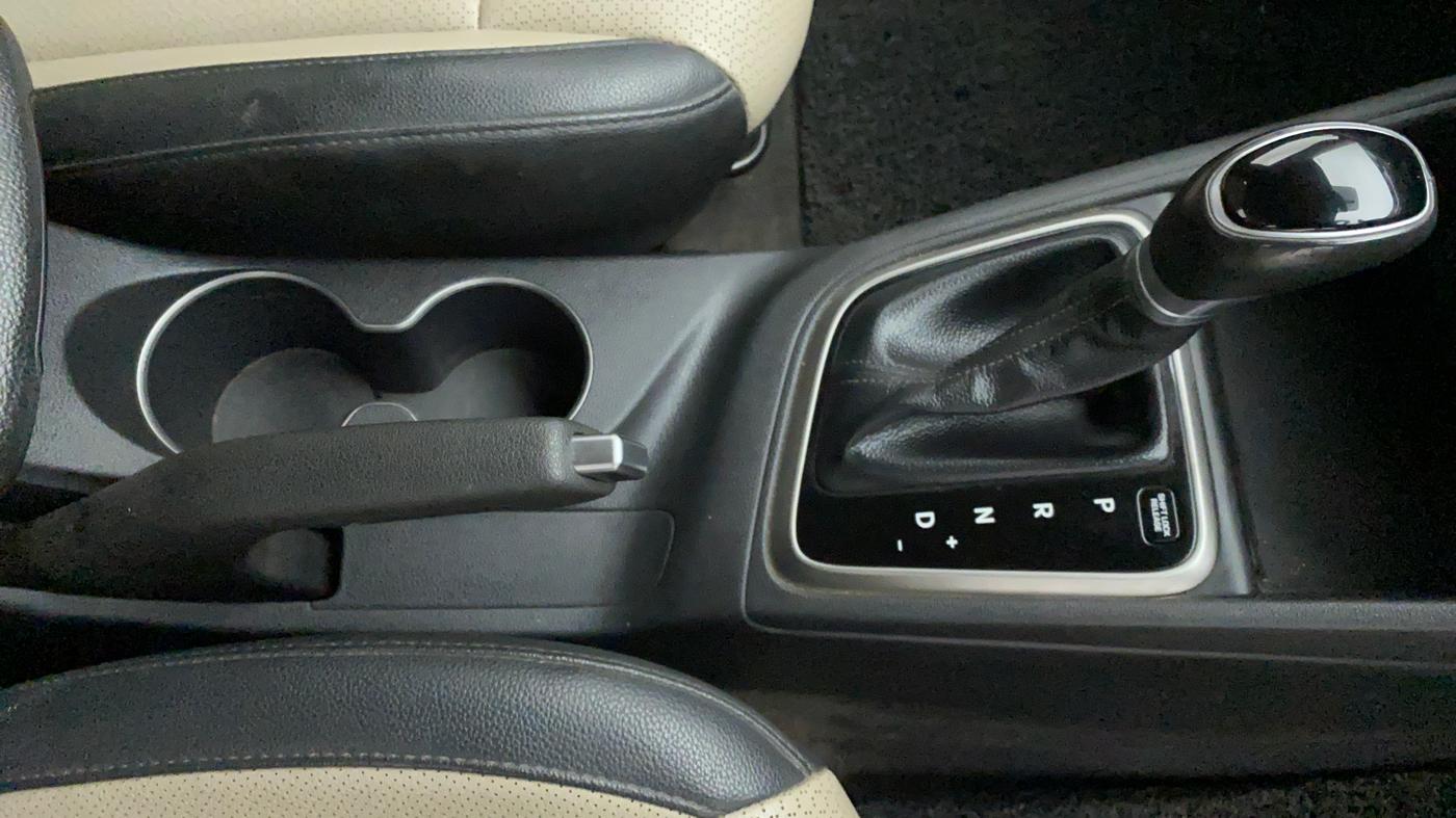 2018 Hyundai Verna 1.6 SX VTVT AT (O), Petrol, Automatic, 37,483 km, Gear Lever