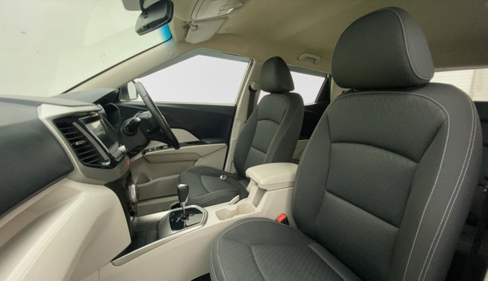 2019 Mahindra XUV300 W8 1.5 DIESEL AMT, Diesel, Automatic, 40,796 km, Right Side Front Door Cabin