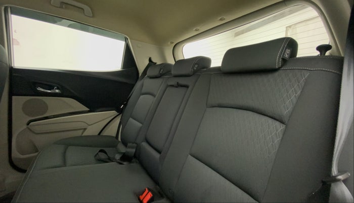 2019 Mahindra XUV300 W8 1.5 DIESEL AMT, Diesel, Automatic, 40,796 km, Right Side Rear Door Cabin