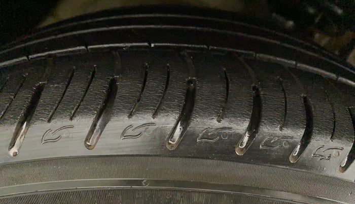 2019 Mahindra XUV300 W8 1.5 DIESEL AMT, Diesel, Automatic, 40,796 km, Right Rear Tyre Tread