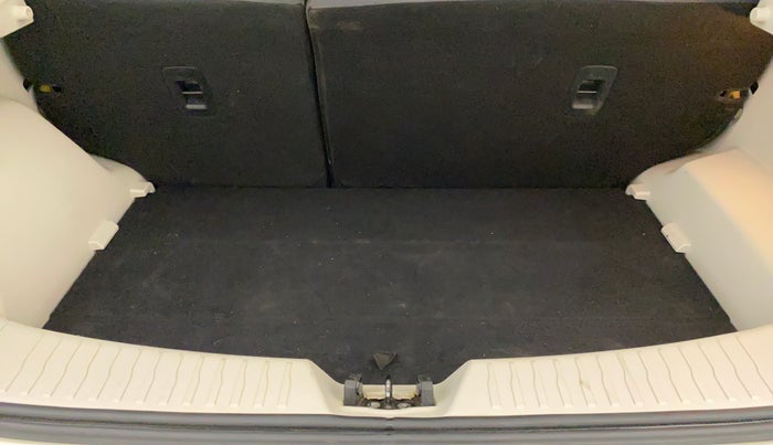 2019 Mahindra XUV300 W8 1.5 DIESEL AMT, Diesel, Automatic, 40,796 km, Boot Inside