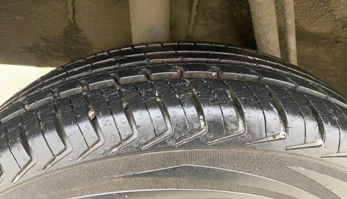 2015 Renault Kwid RXT 0.8, Petrol, Manual, 34,594 km, Right Rear Tyre Tread