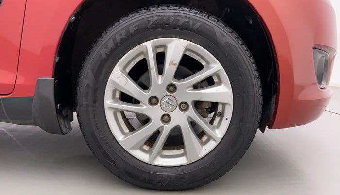 2012 Maruti Swift ZXI D, Petrol, Manual, 45,571 km, Right Front Wheel