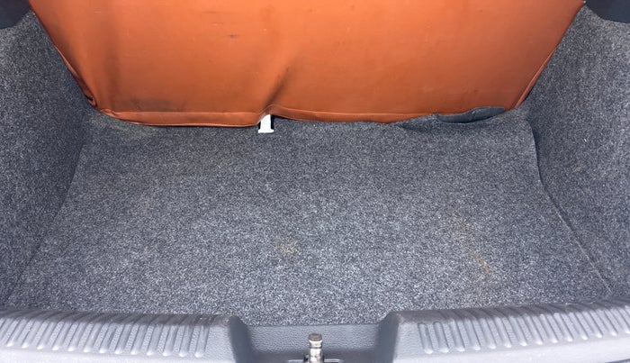 2018 Volkswagen Polo COMFORTLINE 1.0 PETROL, Petrol, Manual, 45,286 km, Boot Inside