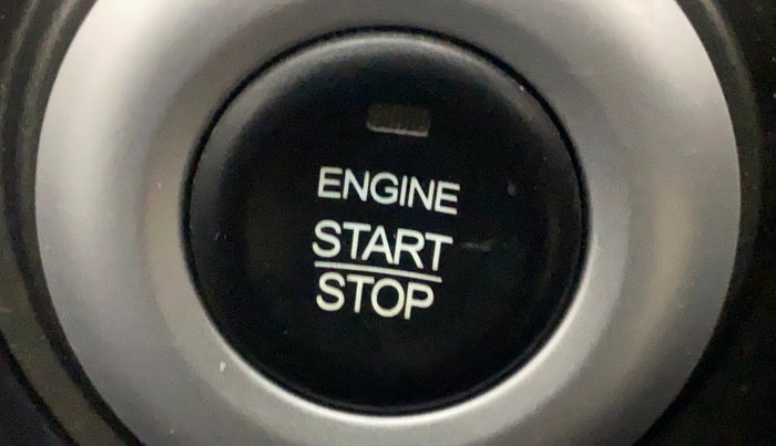 2017 Mahindra XUV500 W10 AT, Diesel, Automatic, 91,905 km, Keyless Start/ Stop Button