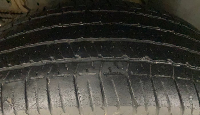 2017 Mahindra XUV500 W10 AT, Diesel, Automatic, 91,905 km, Right Rear Tyre Tread