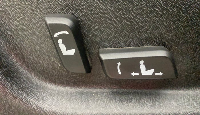 2017 Mahindra XUV500 W10 AT, Diesel, Automatic, 91,905 km, Driver Side Adjustment Panel