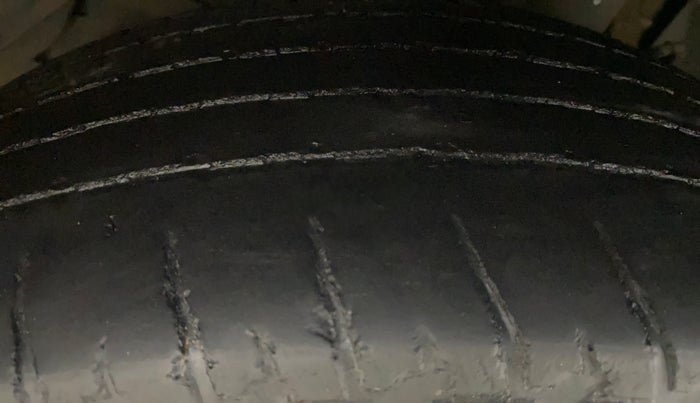 2017 Mahindra XUV500 W10 AT, Diesel, Automatic, 91,905 km, Left Front Tyre Tread