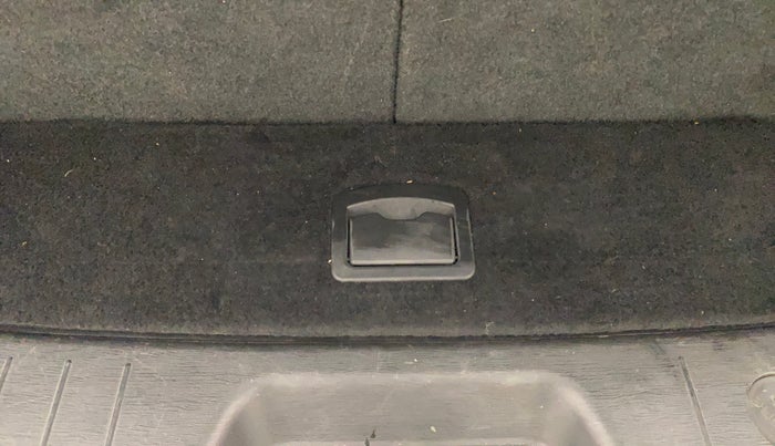 2017 Mahindra XUV500 W10 AT, Diesel, Automatic, 91,905 km, Boot Inside