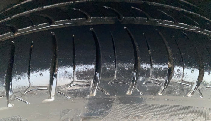 2017 Hyundai Elite i20 ASTA 1.2 DUAL TONE, Petrol, Manual, 58,548 km, Left Front Tyre Tread