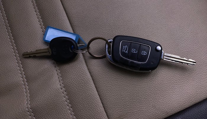 2017 Hyundai Elite i20 ASTA 1.2 DUAL TONE, Petrol, Manual, 58,548 km, Key Close Up