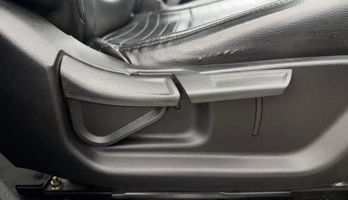 2021 KIA SELTOS HTK PLUS 1.5 DIESEL, Diesel, Manual, 1,07,115 km, Driver Side Adjustment Panel