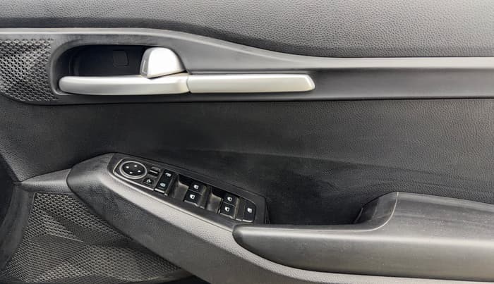 2021 KIA SELTOS HTK PLUS 1.5 DIESEL, Diesel, Manual, 1,07,115 km, Driver Side Door Panels Control