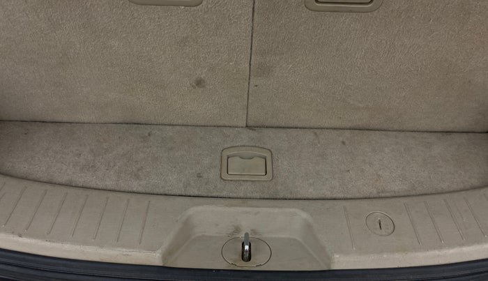 2015 Mahindra XUV500 W10, Diesel, Manual, 1,14,508 km, Boot Inside