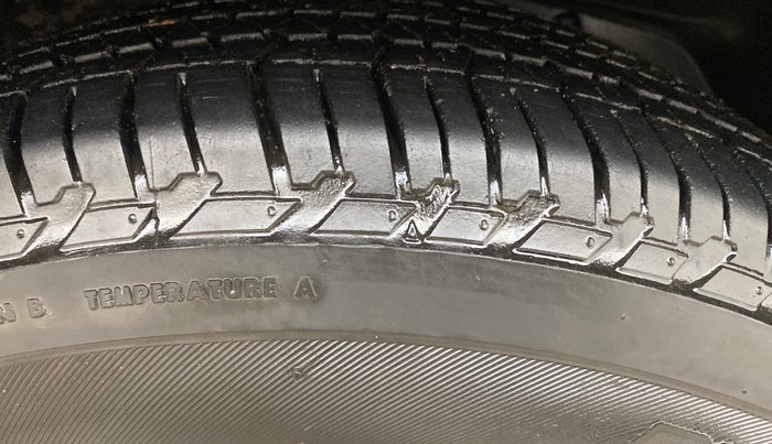 2015 Mahindra XUV500 W10, Diesel, Manual, 1,14,508 km, Right Front Tyre Tread