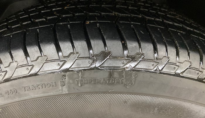 2015 Mahindra XUV500 W10, Diesel, Manual, 1,14,508 km, Left Front Tyre Tread