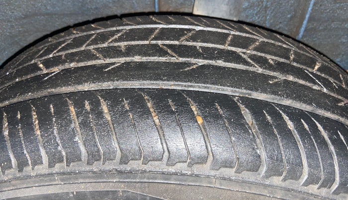 2022 Renault Kiger RXZ AMT DUAL TONE, Petrol, Automatic, 44,362 km, Left Rear Tyre Tread