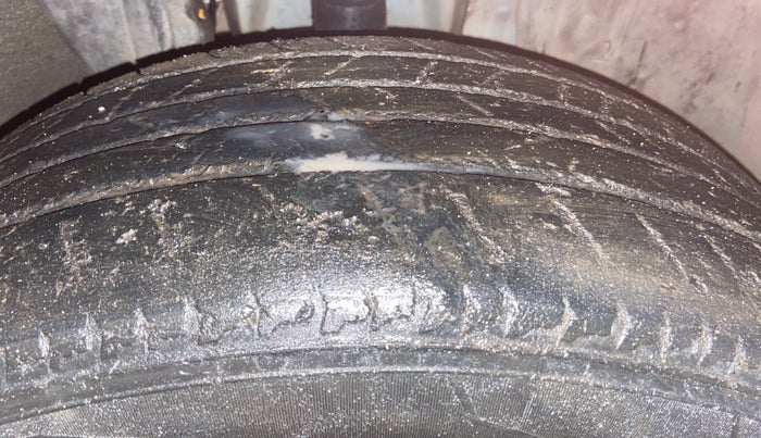 2022 Renault Kiger RXZ AMT DUAL TONE, Petrol, Automatic, 44,362 km, Right Front Tyre Tread