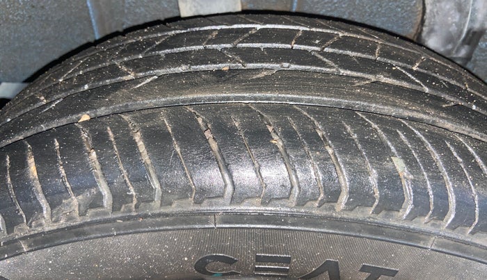 2022 Renault Kiger RXZ AMT DUAL TONE, Petrol, Automatic, 44,362 km, Right Rear Tyre Tread