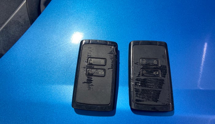 2022 Renault Kiger RXZ AMT DUAL TONE, Petrol, Automatic, 44,362 km, Key Close Up