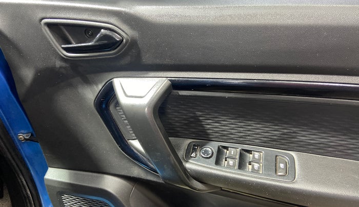 2022 Renault Kiger RXZ AMT DUAL TONE, Petrol, Automatic, 44,362 km, Driver Side Door Panels Control